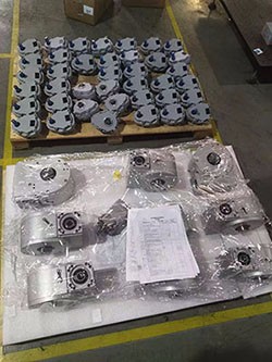 半導(dǎo)體專用減速機(jī)，蝸輪減速機(jī)，蝸桿減速機(jī)，減速機(jī)廠家，芯片設(shè)備專用減速機(jī)，翻轉(zhuǎn)機(jī)構(gòu)減速機(jī)，定制款減速機(jī)2.jpg
